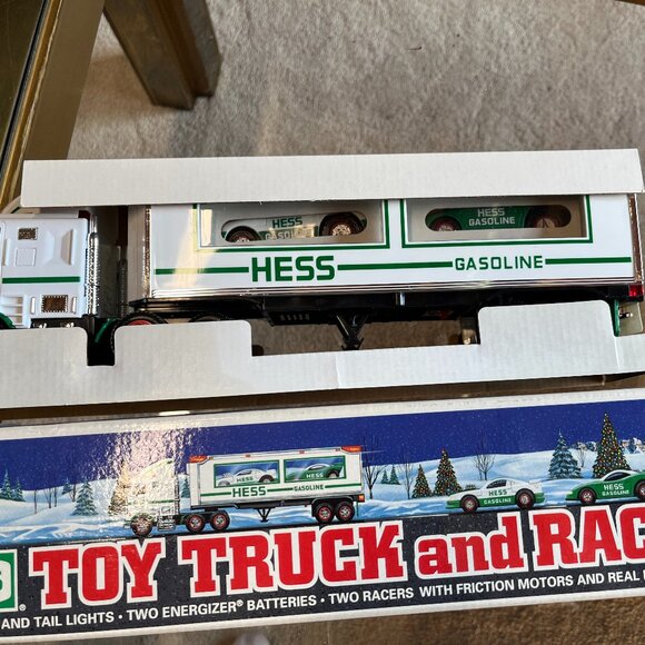 1997 Hess Toy Truck with Friction Racers – Lights & Ramp, NIB - Picture 5 of 16